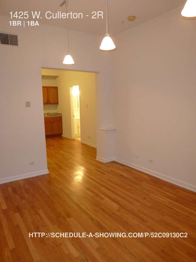Building Photo - 1 bed at Cullerton & Loomis