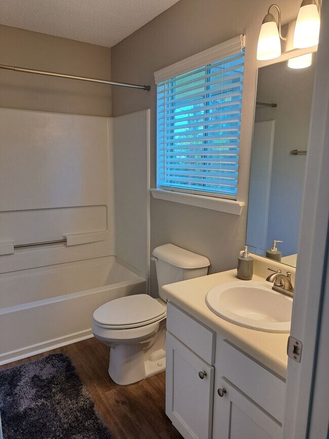 Photo - BEAUTIFUL RECENTLY RENOVATED FURNISHED 2 B... Apartment