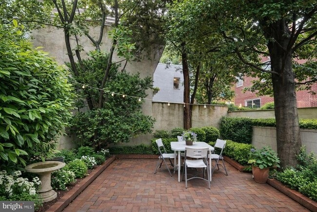 Building Photo - 790 S Front St