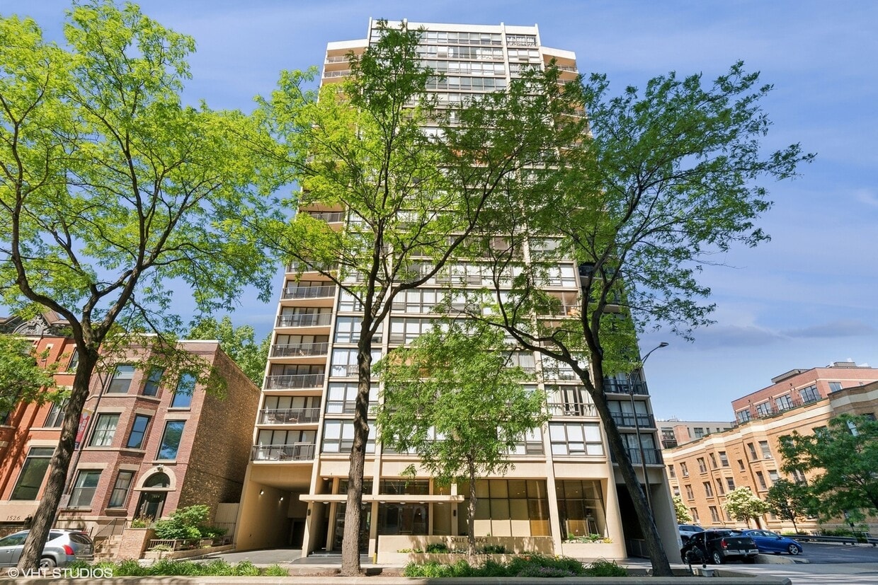 Primary Photo - 1540 N La Salle Dr
