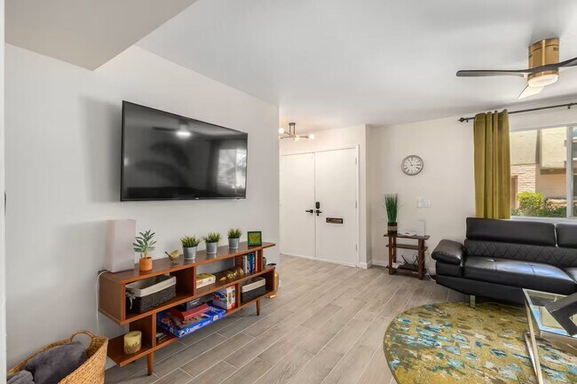 Photo - Heart of Old Town Scottsdale 2 bedroom 2.5... House