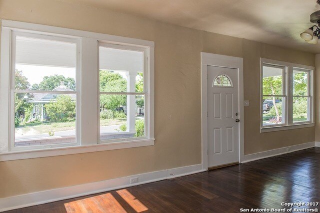 Foto del edificio - 805 W Mistletoe Ave