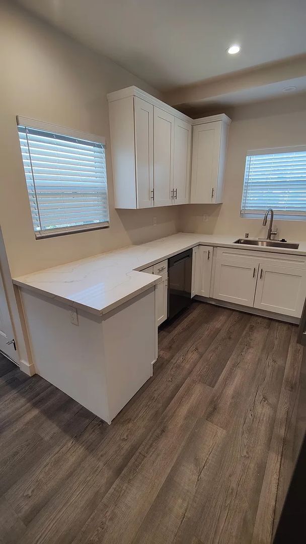 Building Photo - 4BD/2BA on East Falls! Newer Build & Rooft...