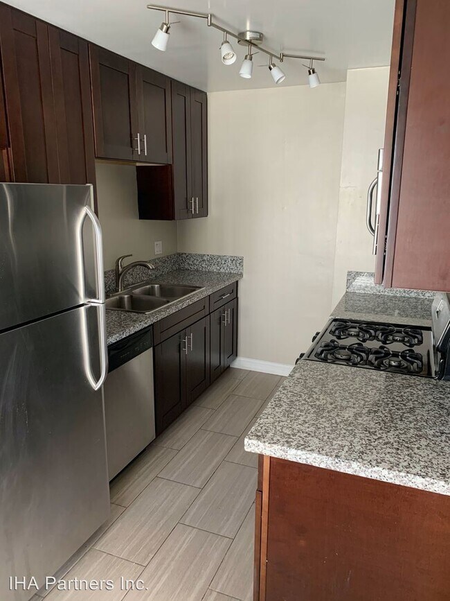 Foto del edificio - 4461-4467 Central Ave