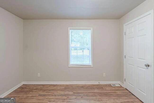 Foto del edificio - 3140 Delowe Dr