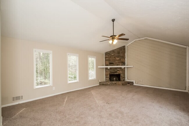 Foto del edificio - 3895 Rock Mill Pkwy