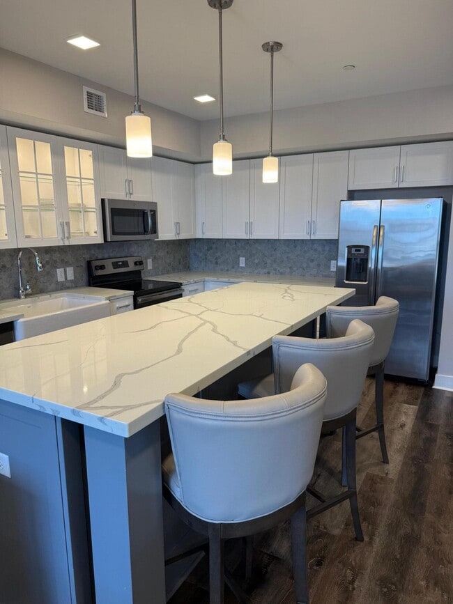 Foto del edificio - 480 N Main St