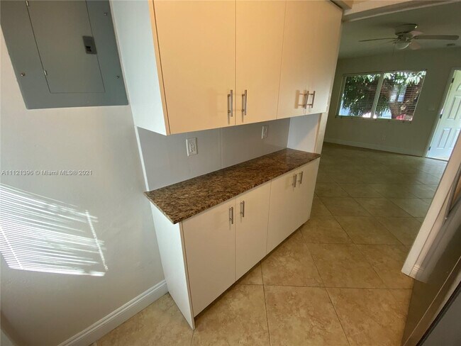 Foto del edificio - 1061 NE 34th St