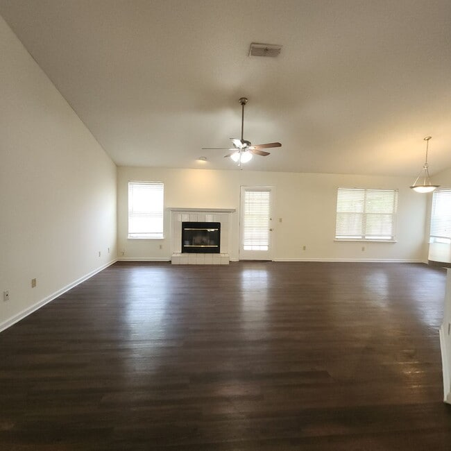 Photo - 3 Bedroom 2 Bath at Chimney Lakes House