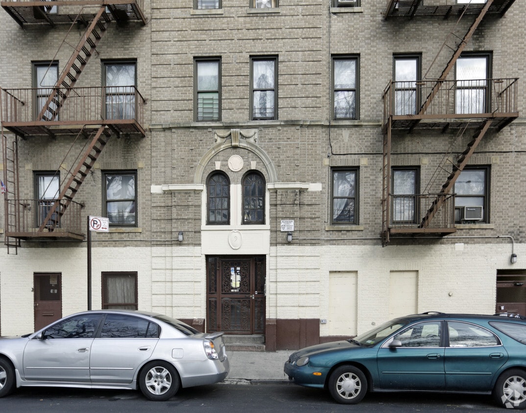 Building Photo - 9 E 193rd St
