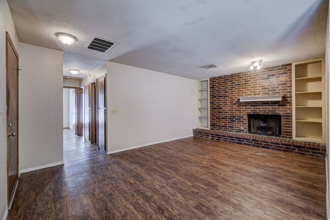 Building Photo - Cozy Edmond Duplex with Fireplace & Built-...