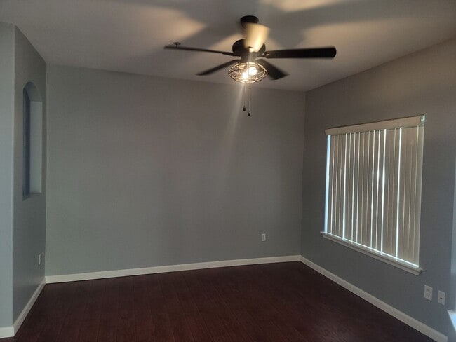 Building Photo - 3 Bedroom 2 Bath Condo
