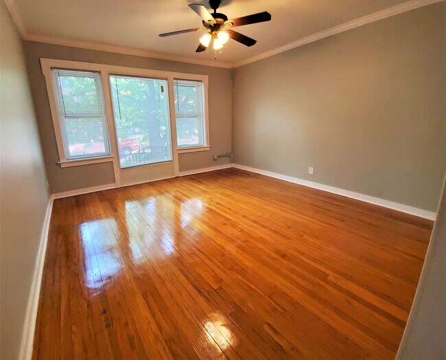 Photo - 2068 W Hutchinson St Apartment