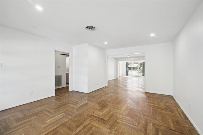 Foto del edificio - 6523 Cindy Ln