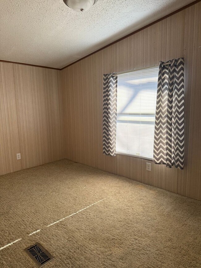 Foto del edificio - 3 bedroom 2 bath home with fenced back yard