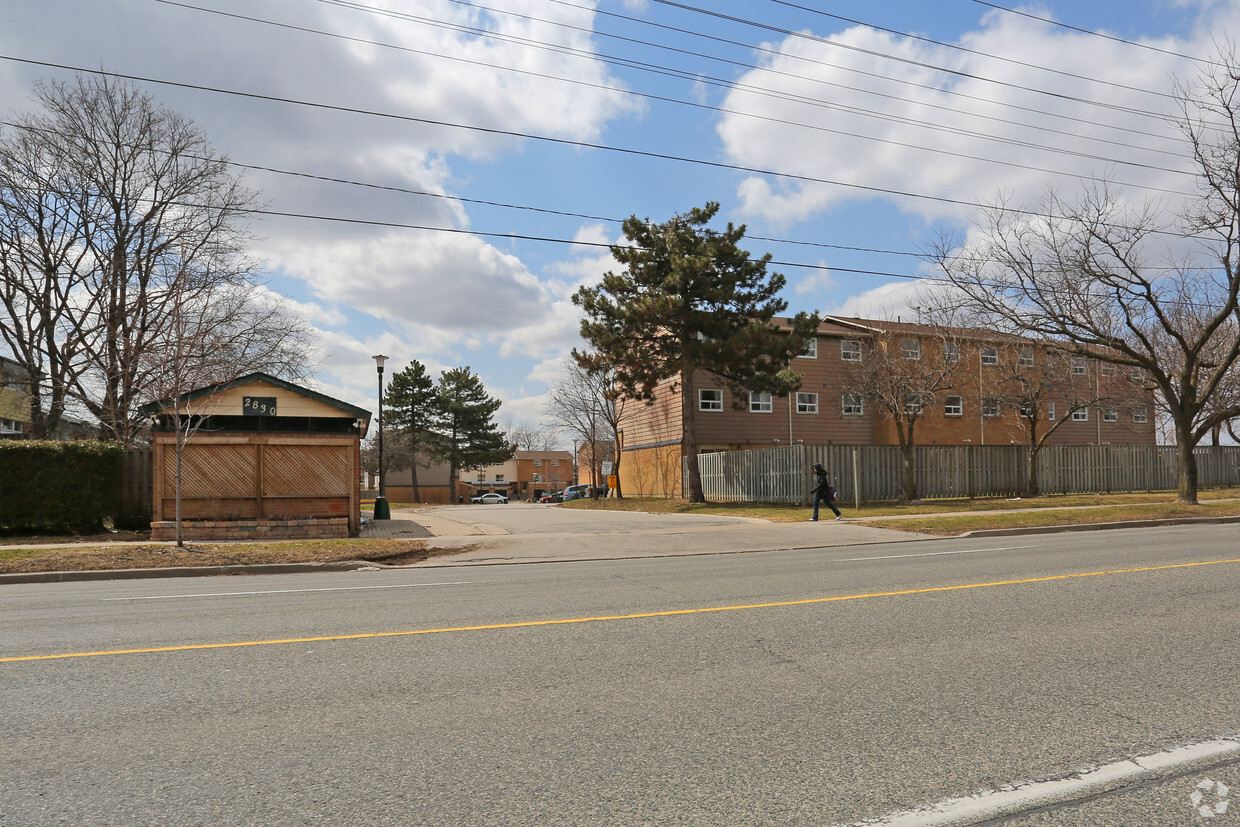 Primary Photo - The Townhomes of Midland Court