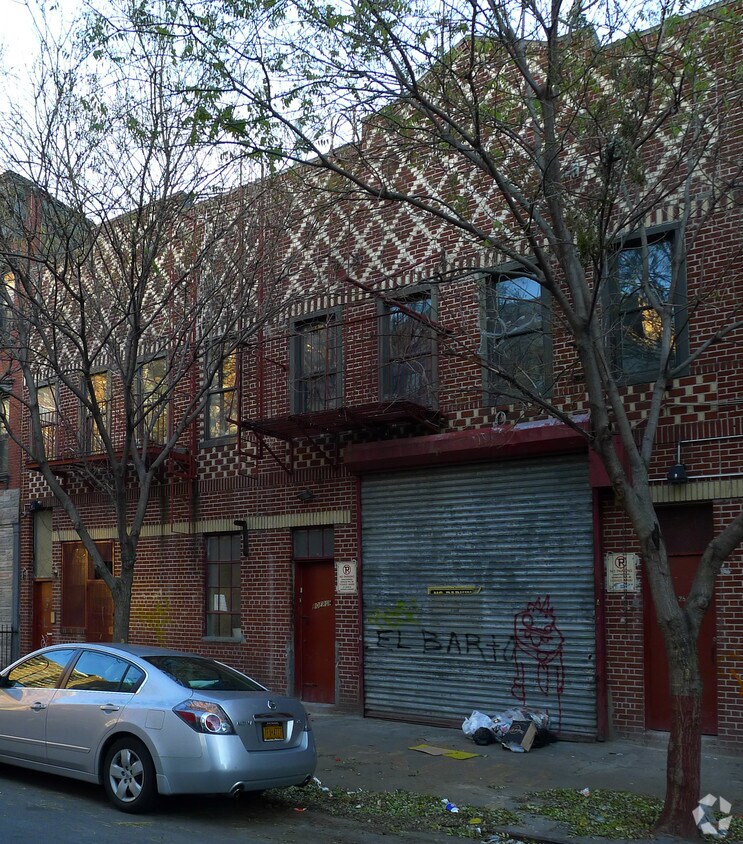 Foto del edificio - 123-127 Boerum St