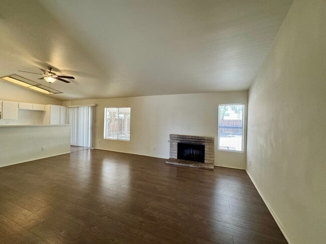 Building Photo - 10624 Palmyra St