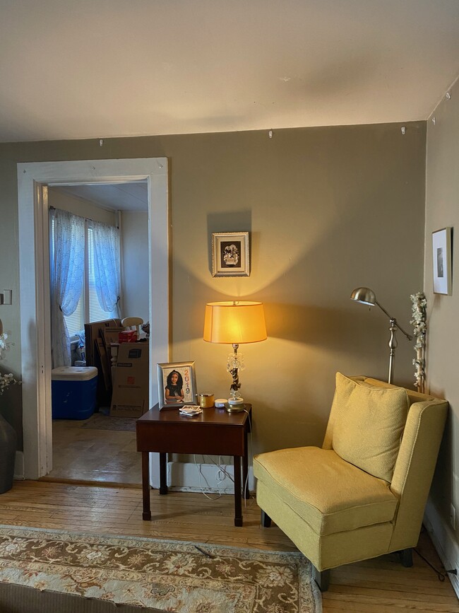 Living room - view to kitchen - 1654 N Marshall St