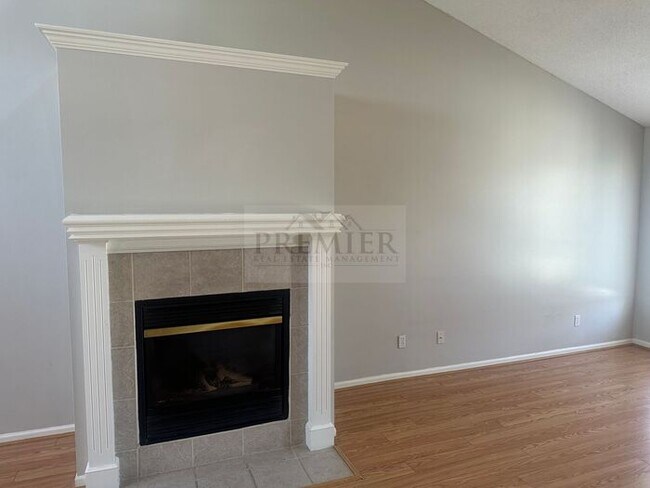 Building Photo - BEAUTIFUL 3 bd / 2 ba 1815 Kansas Ave, Kan...
