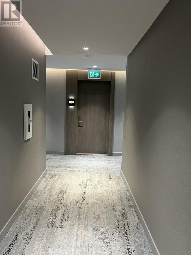 Building Photo - 161 Roehampton Ave