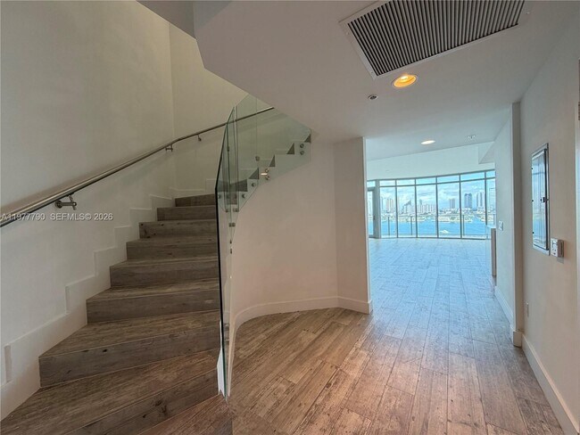 Building Photo - 17111 Biscayne Blvd