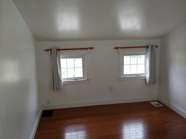 Building Photo - 161 Park Rd