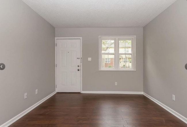 Building Photo - Updated Brentwood Forest Condo