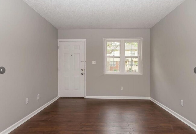 Foto del edificio - Updated Brentwood Forest Condo