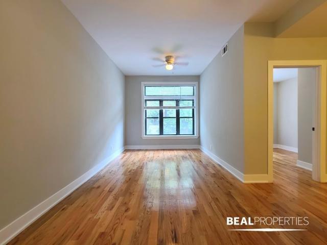 Building Photo - 3 bedroom in CHICAGO IL 60657