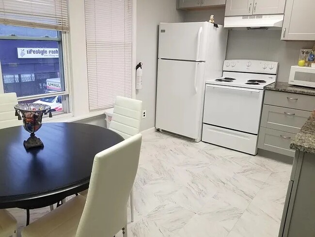 Building Photo - ONE11 Hamtrmck City Scape