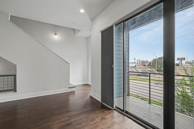 Building Photo - 1606 N Hackberry St