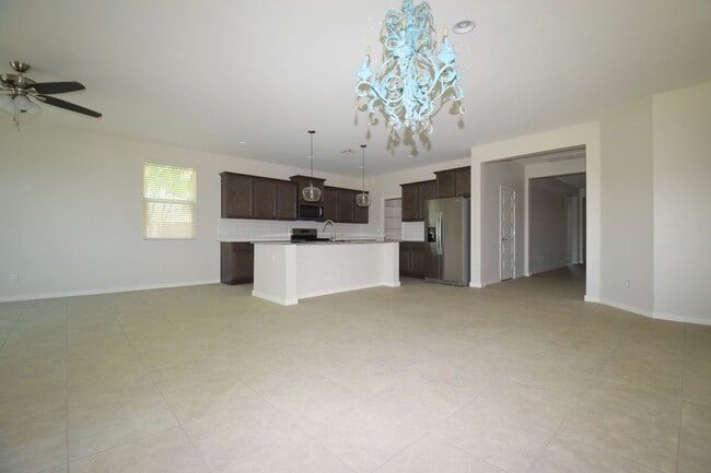 Building Photo - Impressive 4 bed 3 bath Circle Cross Home!