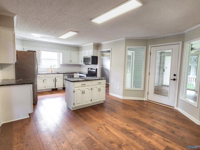 Foto del edificio - 1815 Shellbrook Dr NW