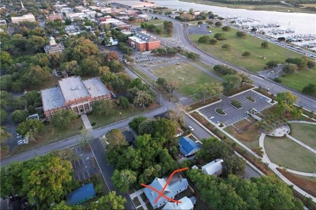 Building Photo - 1915 Union St