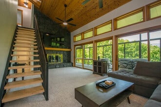 Building Photo - 201 Bluebird Ln