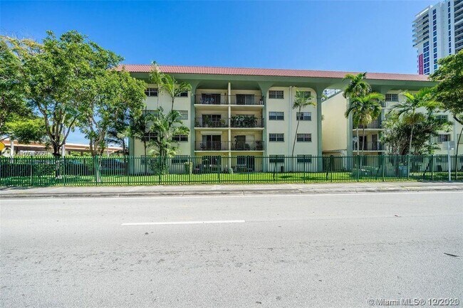 Building Photo - 8107 SW 72nd Ave