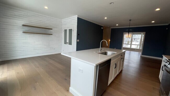 Building Photo - 129 Brentwood Cir