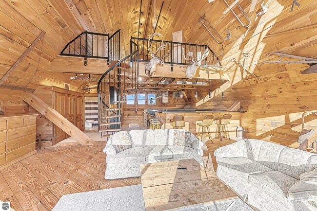 Foto del edificio - 0000 Montague Rd