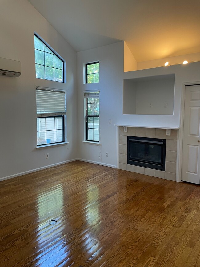 Building Photo - 3120 Spinnaker Dr