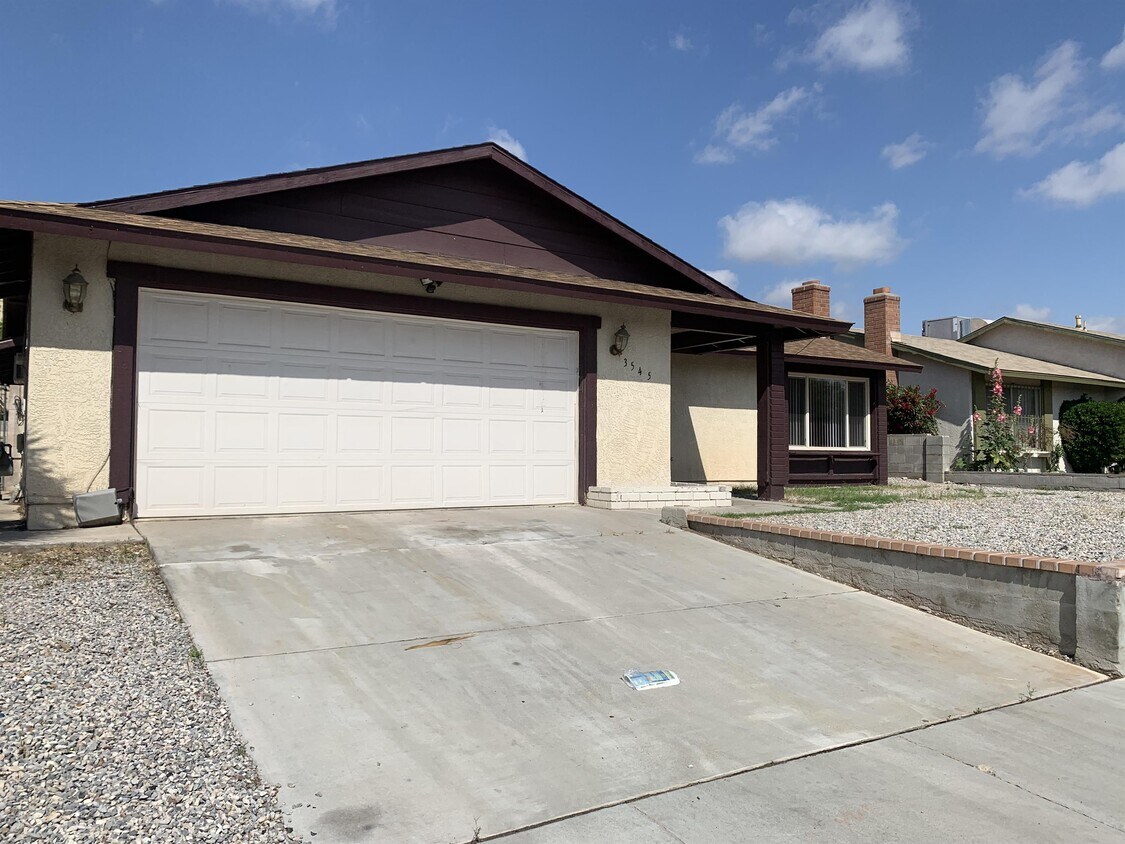 Primary Photo - 3545 Moraga Dr