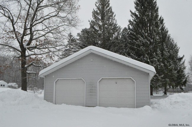 Building Photo - 36 New Shaker Rd