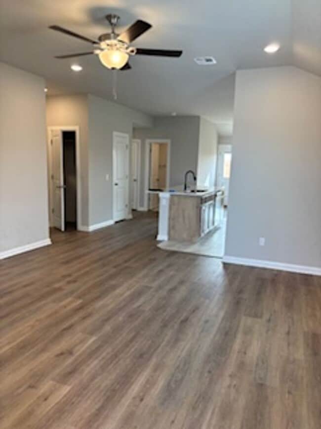 Building Photo - Must See!! First Month Free!