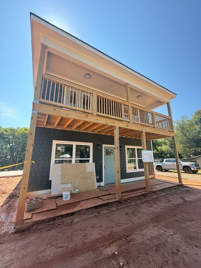 Building Photo - 815 Whitehall Rd