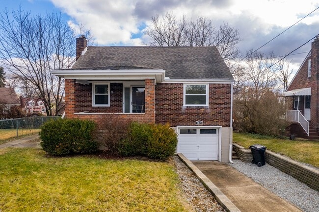 Building Photo - UPDATED & READY FOR MOVE IN 3 BEDROOM IN N...