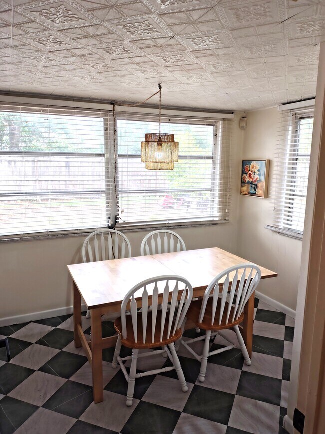 Foto del edificio - 1656 Brentlawn St