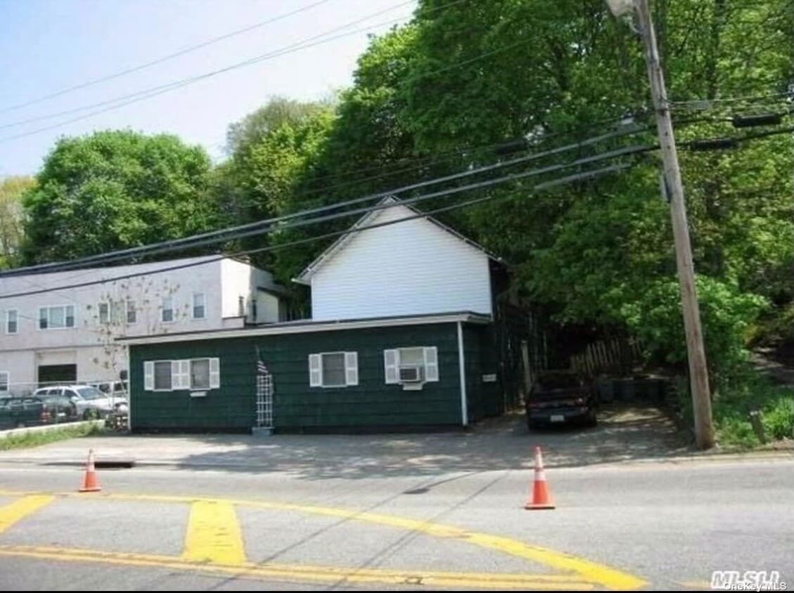 667 Cedar Swamp Rd Unit 3, Glen Head, NY 11545 Room for Rent in Glen