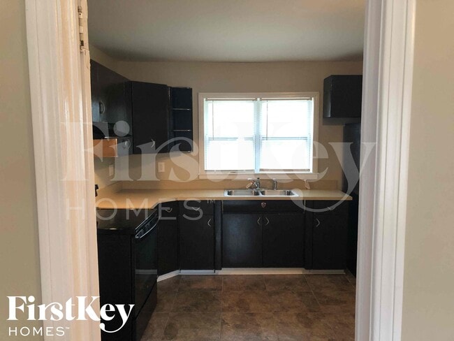 Building Photo - 901 Elizabeth Dr