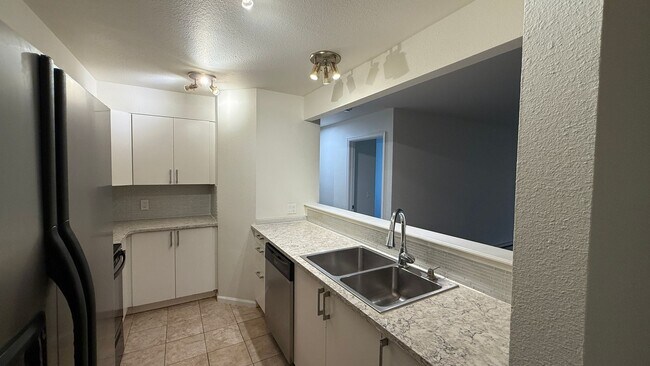 Foto del edificio - 2-Bedroom, 2-Bath Condo Near City Center i...
