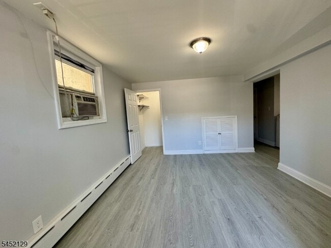 Building Photo - 687 Midland Ave